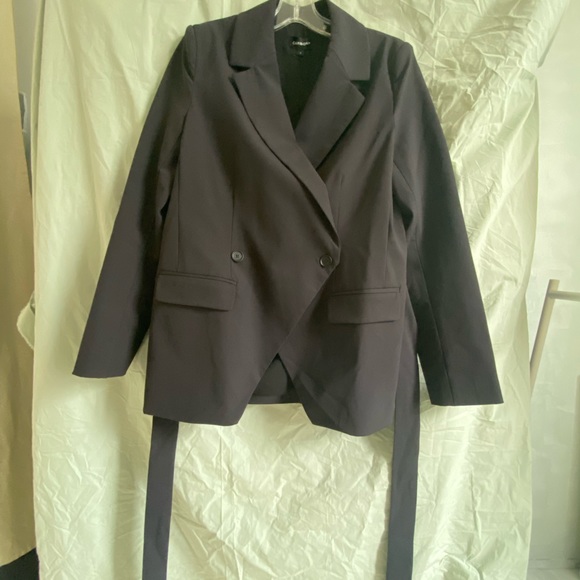 Carbon38 Belted Blazer - Picture 2 of 5